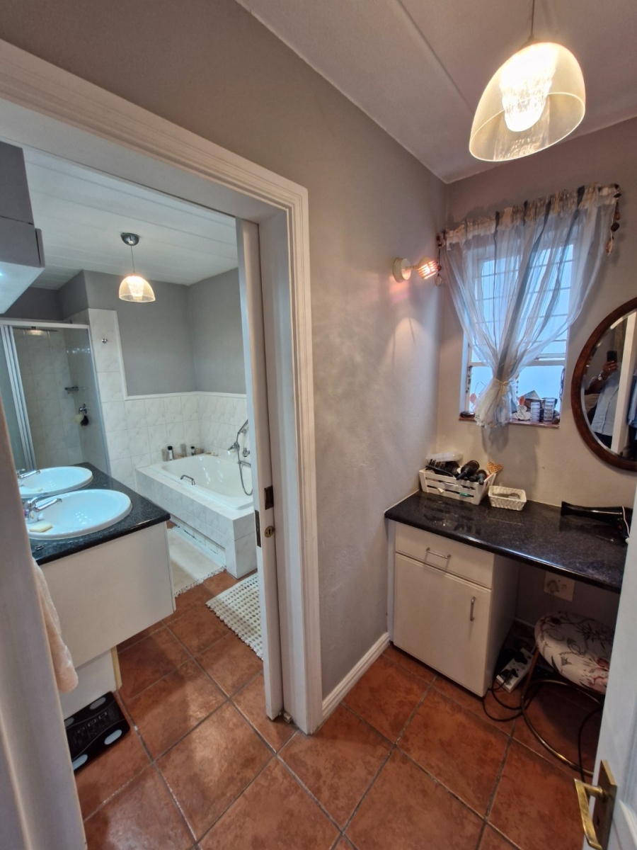 4 Bedroom Property for Sale in Caribbean Beach Club North West